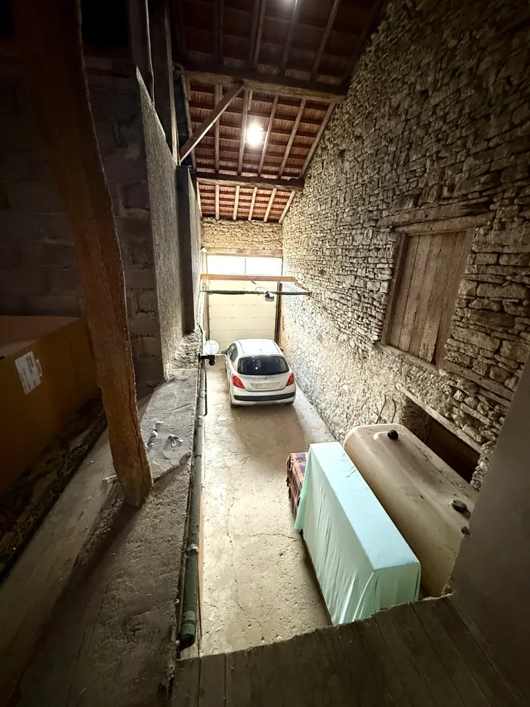 Garage - Maison avec Jardin au Cœur du Village à Hemilly