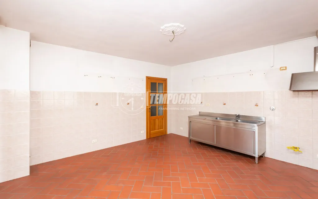 Köök - Bifamiliar Villa with Private Garden in Caprie