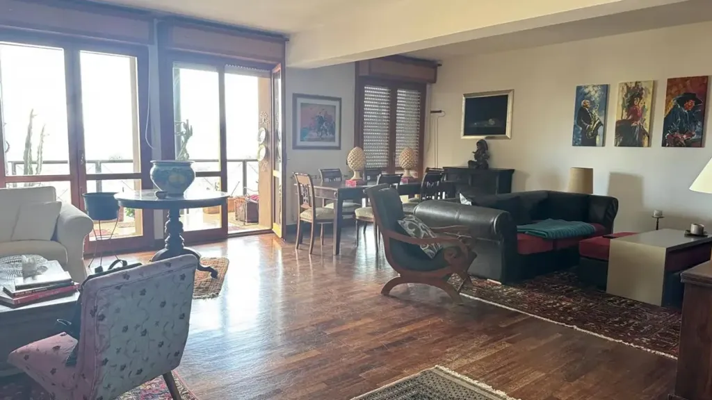 Soggiorno - Multi-Level Apartment with Terrace in Messina