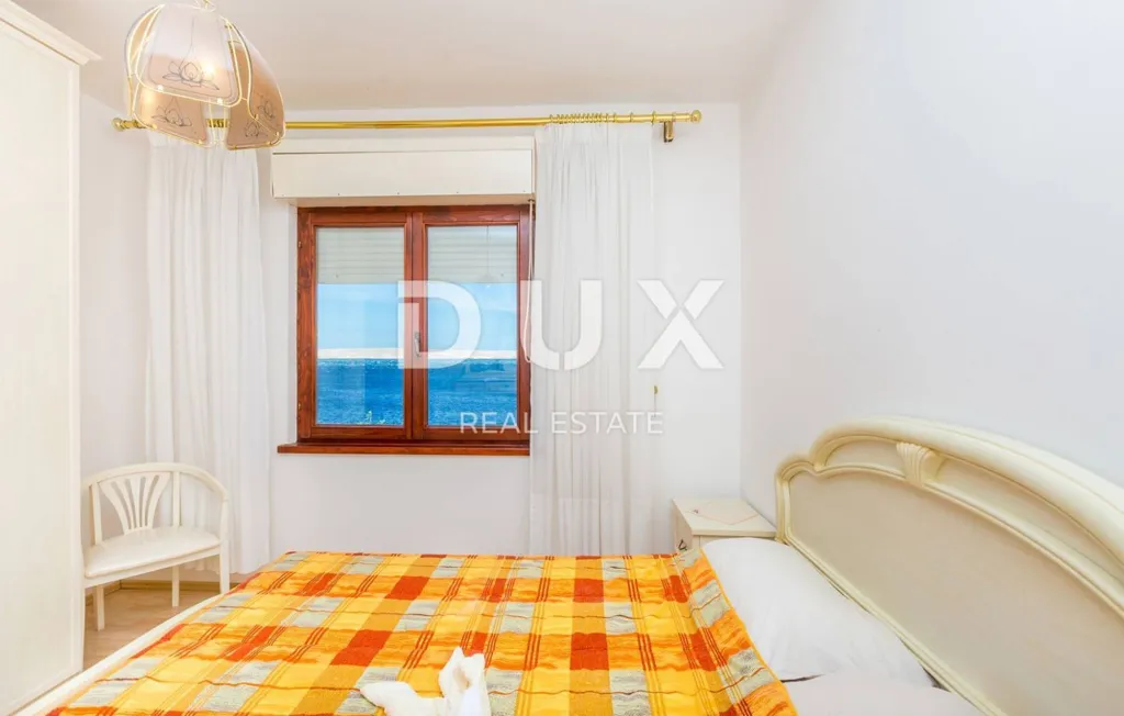 Magamistoad - Two-Unit House with Sea View in Karlobag