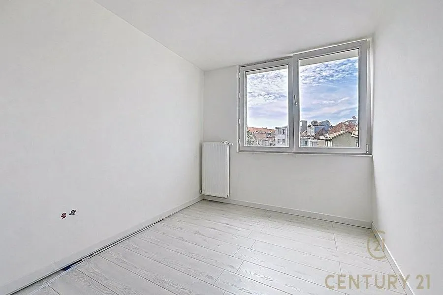 Pièces - Appartement Rénové avec Balcon à Schaerbeek