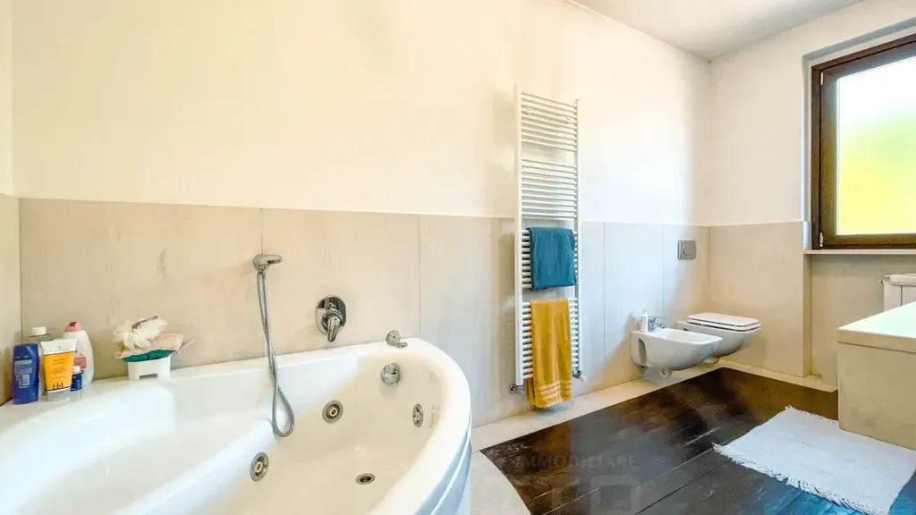 Salles de bain - Luxury Villa with Pool in Brovello-Carpugnino