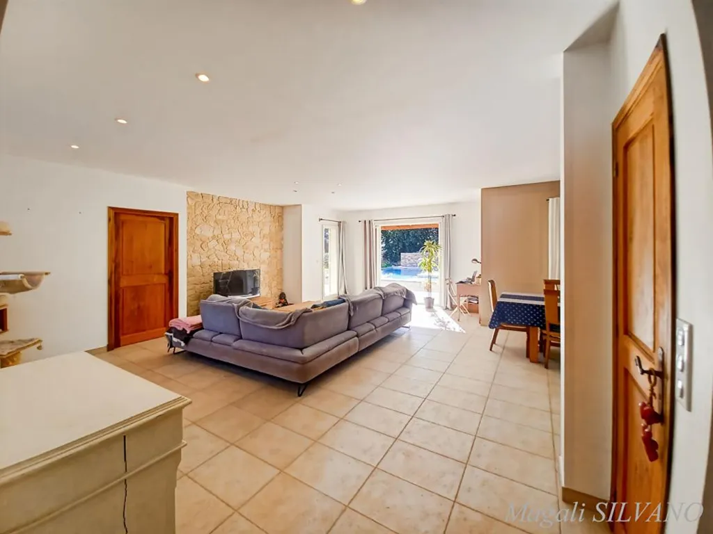 Elutuba - Recent Villa with Pool Near Spéracèdes