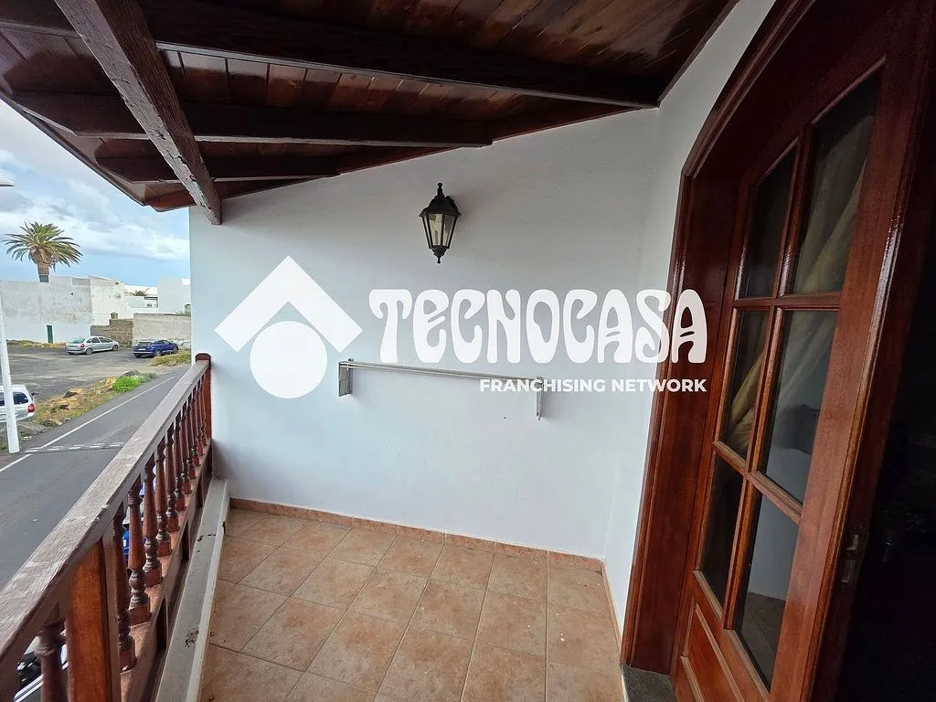 Balcon - Bright Apartment with Balcony in San Bartolomé