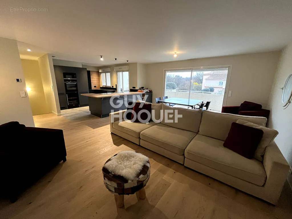 Elutuba - Luxury T4 Flat with Terrace in Mas Vermeil