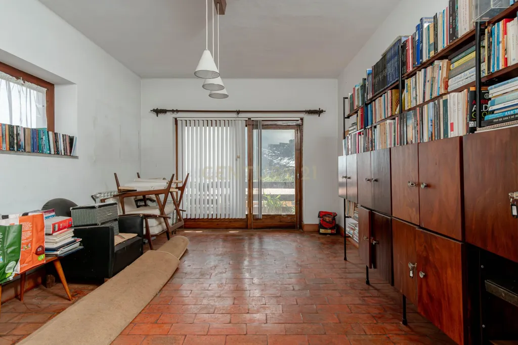 Kabinet - T6+1 House with Garden in Alfragide Norte