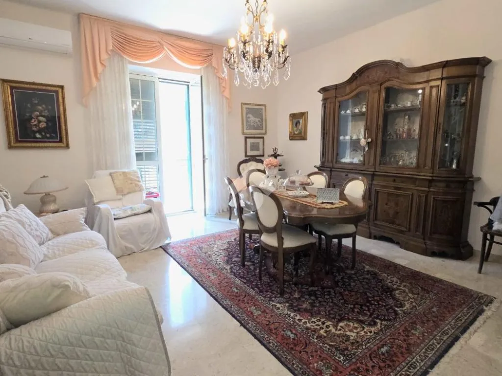 Söögituba - 3-Bedroom Apartment with Balcony in Bari