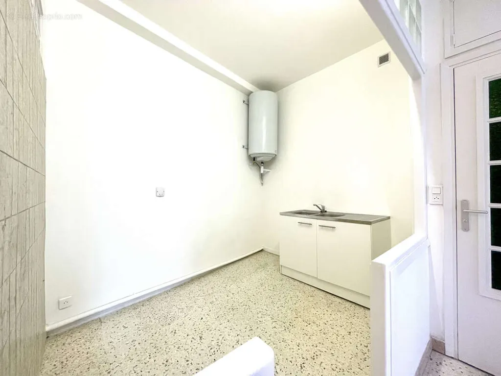 Utility Room - Apartment with Ascender in Vieux-Nice