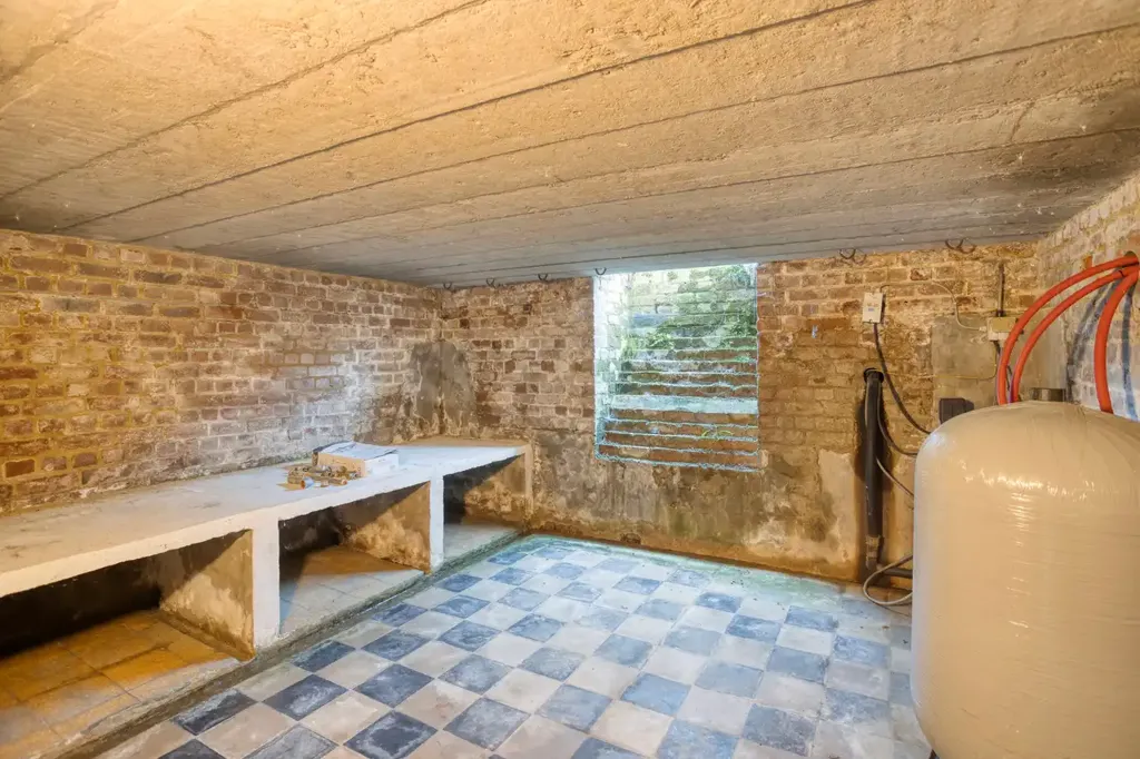 Stanze - Renovatable House with Expansive View in Glabbeek