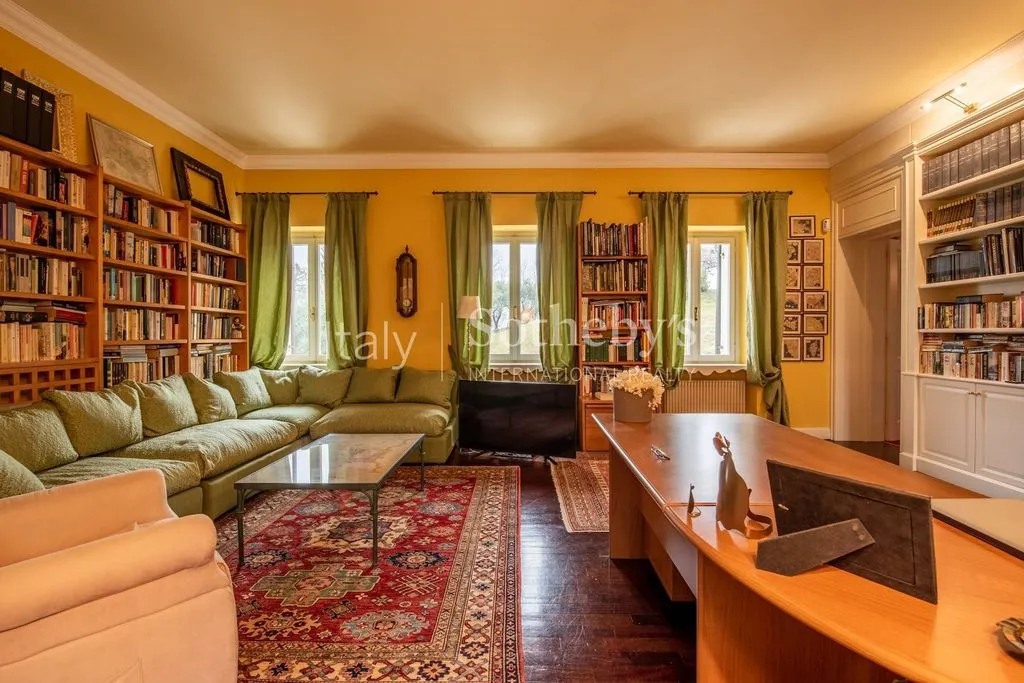 Bureau - Historic Villa with Panoramic Pool in Vittorio Veneto