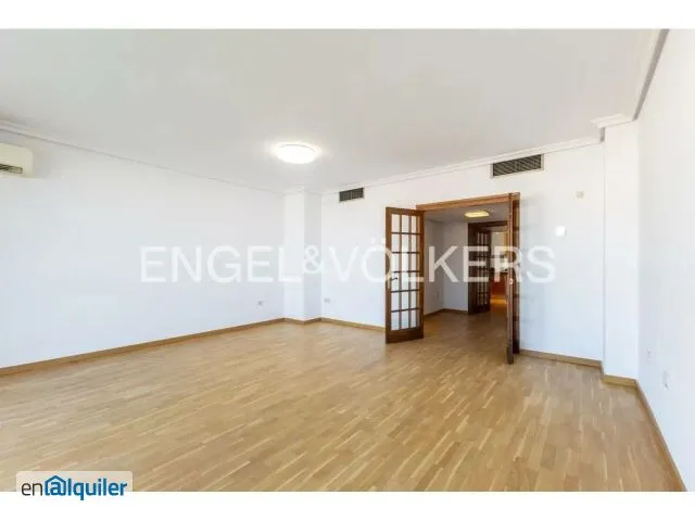 Toad - Apartment with Terrace in Extramurs, Valencia