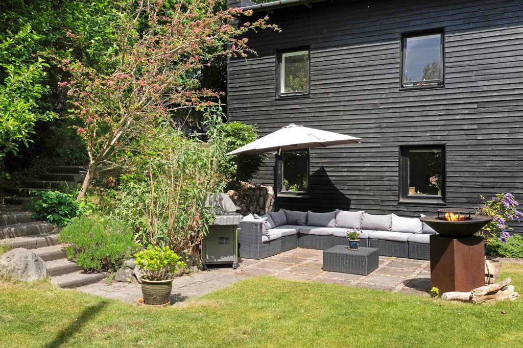 Aed - Architect-designed House with Garden in Espergærde