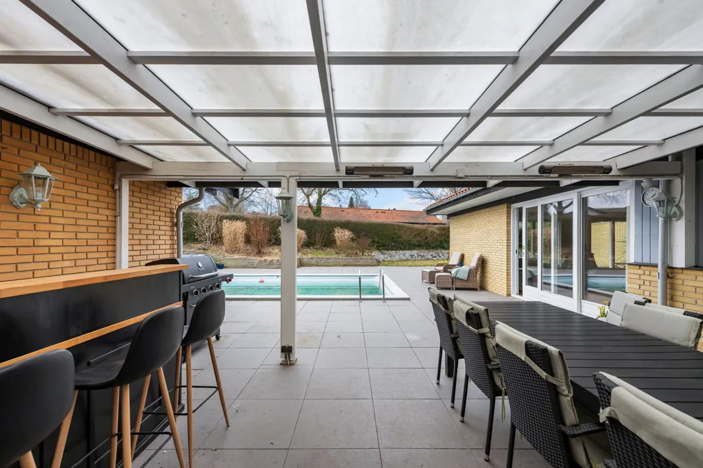 Terrasse - Family House with Pool in Hørsholm