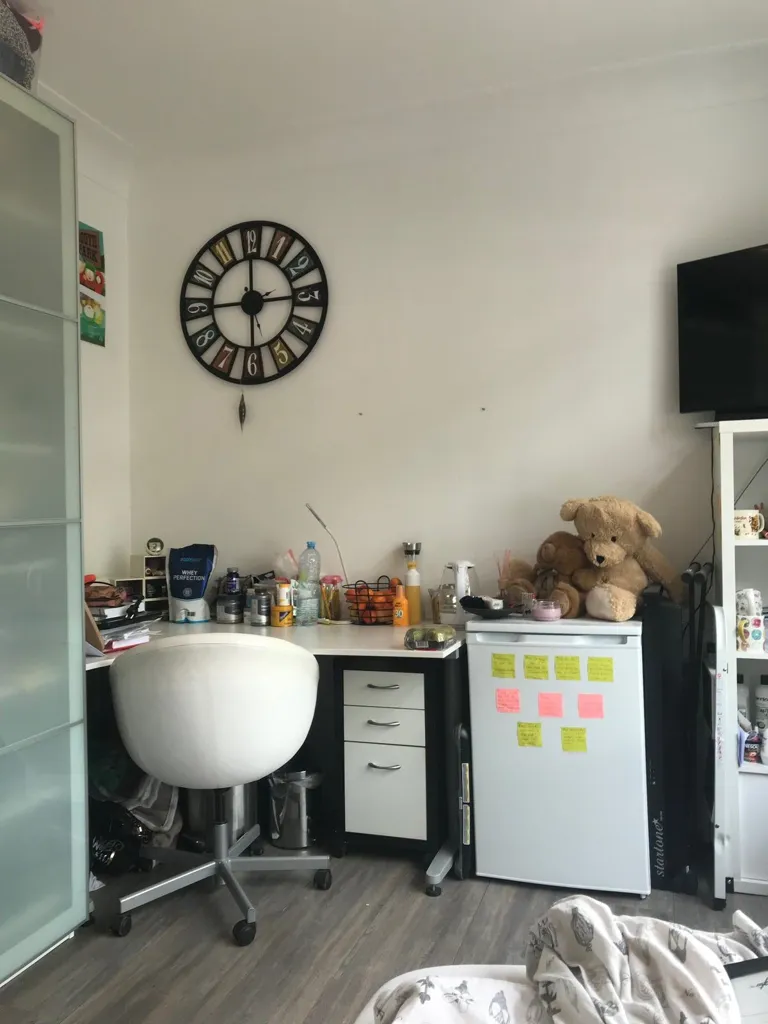 Bureau - Student Room with Chapel View in Tilburg