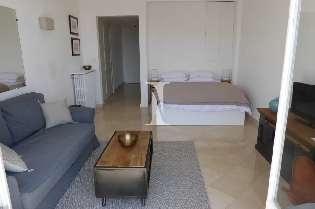 Magamistoad - 2-Bedroom Apartment with Sea View in Cannes