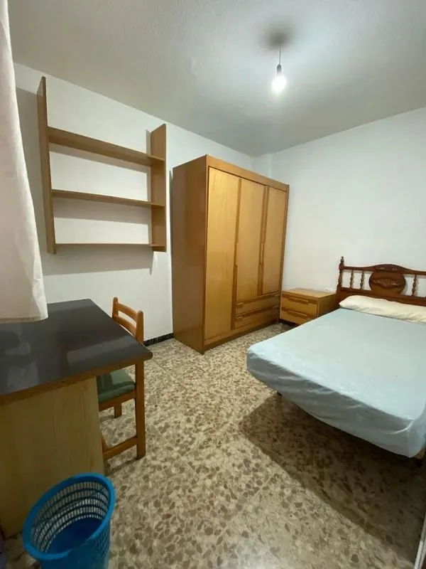 Chambres - Ample Student Flat with Terrace in Camino de Ronda