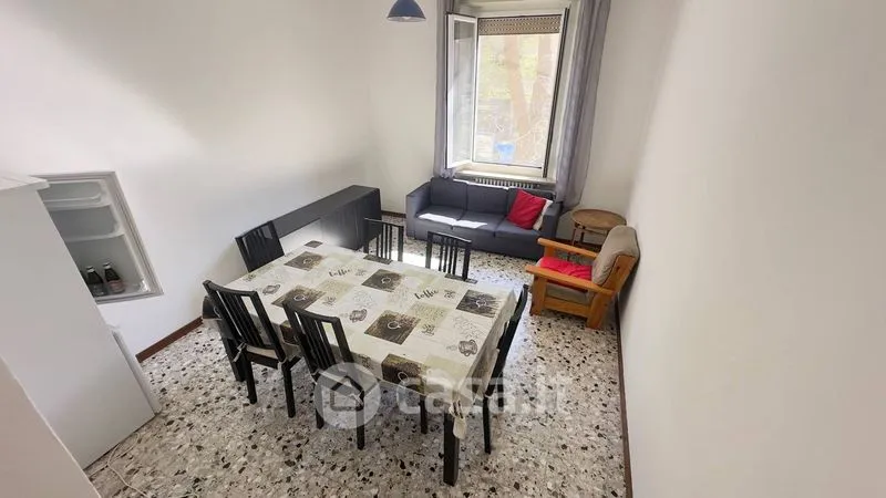 Salle à manger - Four-Bedroom Apartment with High Ceilings in Parma