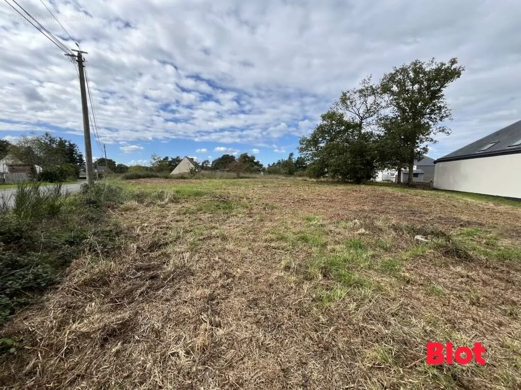 Aed - Constructible Plot with Orientation in Saint-Thurial
