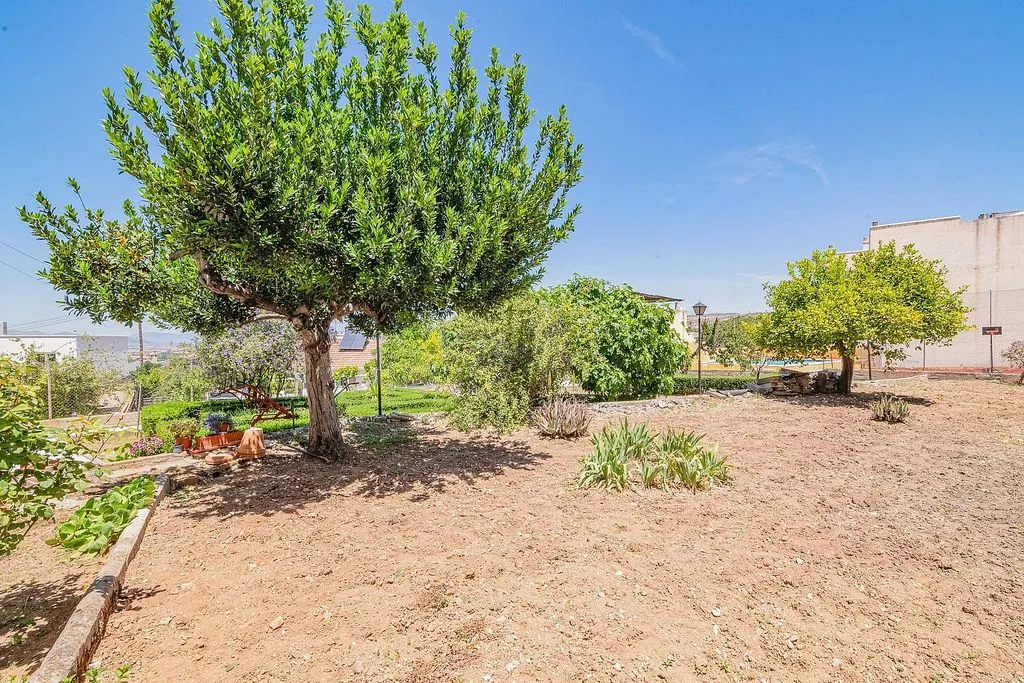 Aed - Chalet with Pool and Garden in Cajar