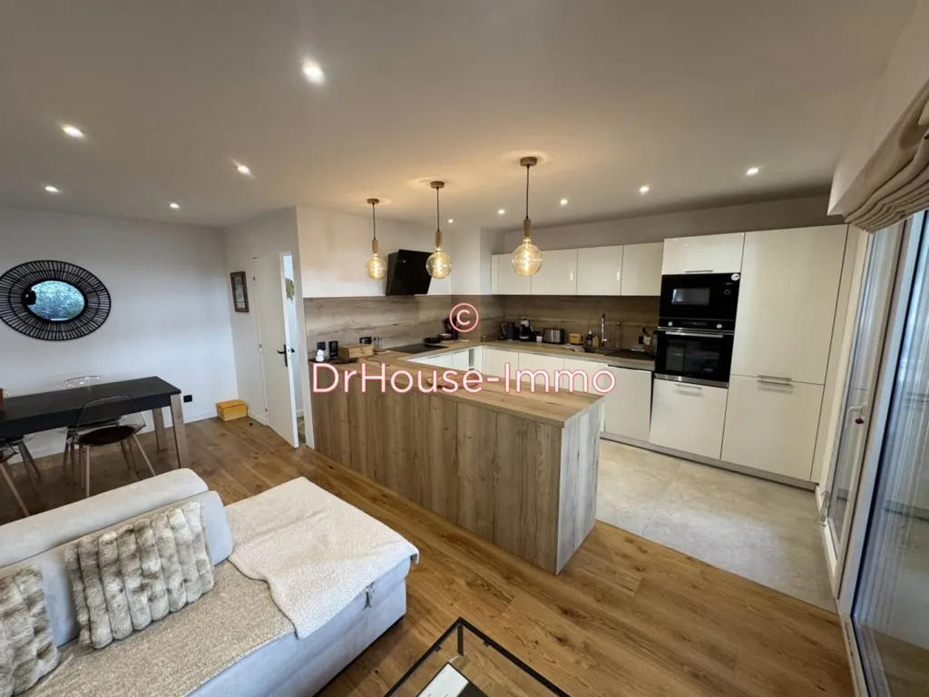 Kitchen - Renovated 2-Bed Flat with Balcony in Marseille