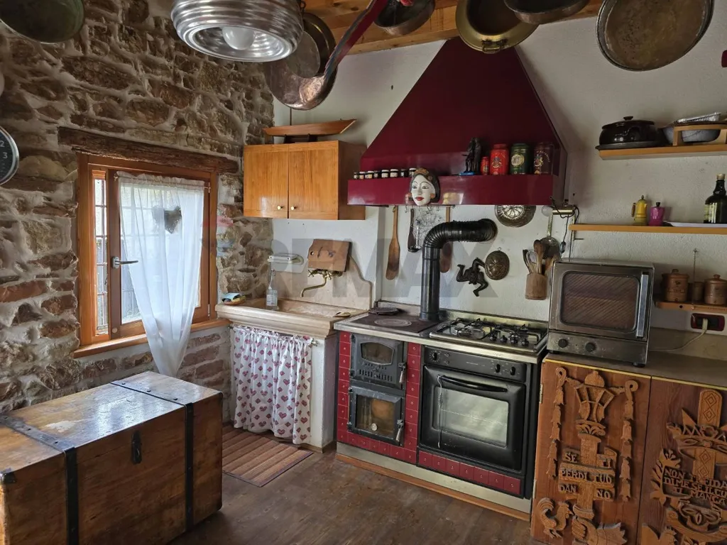 Kitchen - Rustic Cottage with Terrace in Lamon