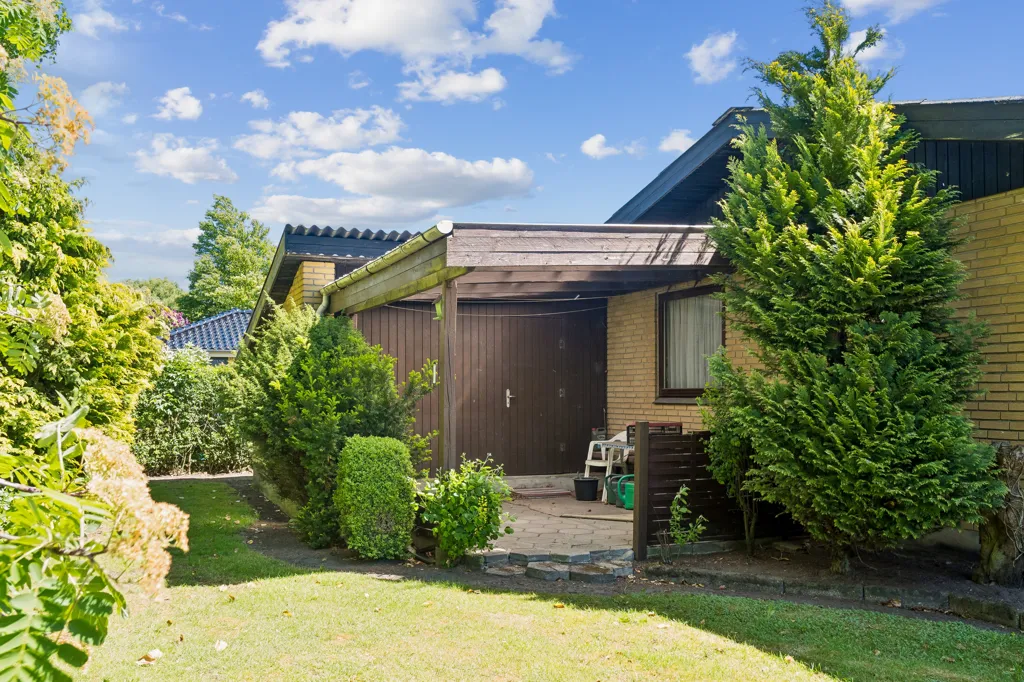 Aed - Well-Maintained Villa with Carport in Viborg