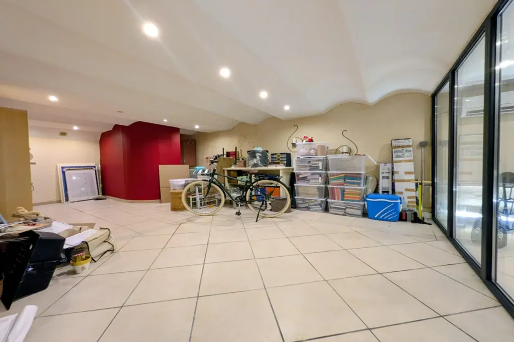 Garage - Luxury Townhouse with Terrace in Sète