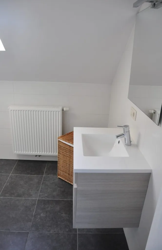 Salles de bain - Appartement à Rénover avec Terrasse à Nijlen