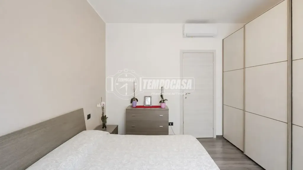 Chambres - Modernised Three-Bedroom Apartment in Muggiò