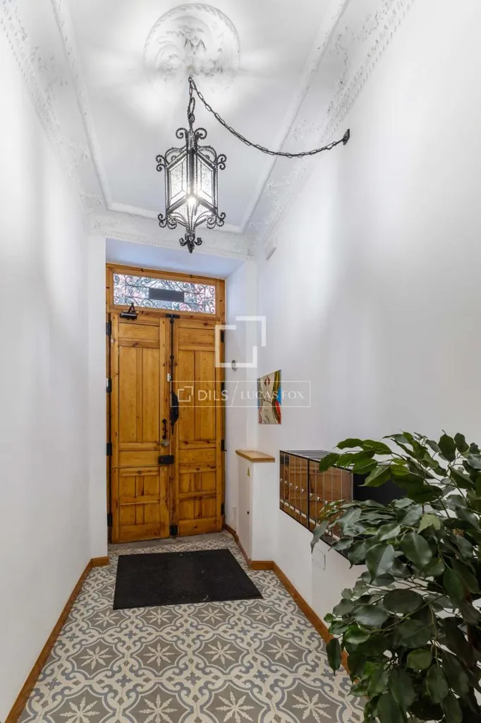 Esik - Exterior Apartment with Balconies in Madrid