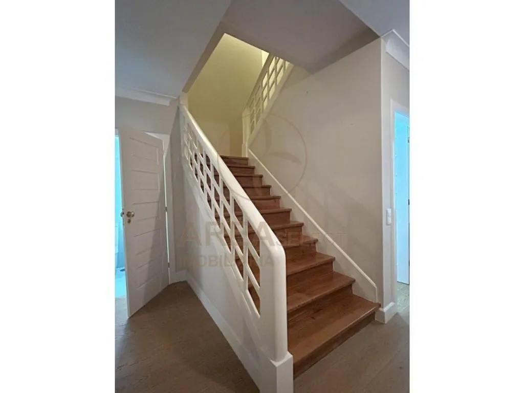 Toad - Luxury T5 House with Garden in Guimarães