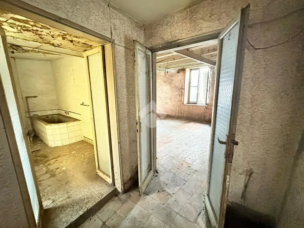 Pièces - Rustic Property with Potential in Ciserano