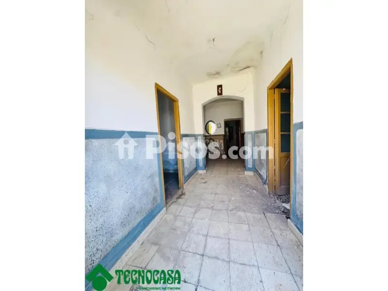 Entrée - Adosado to Renovate in Urda