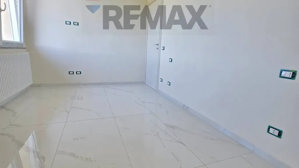 Pièces - Rustic Apartment with Balcony in Serravalle