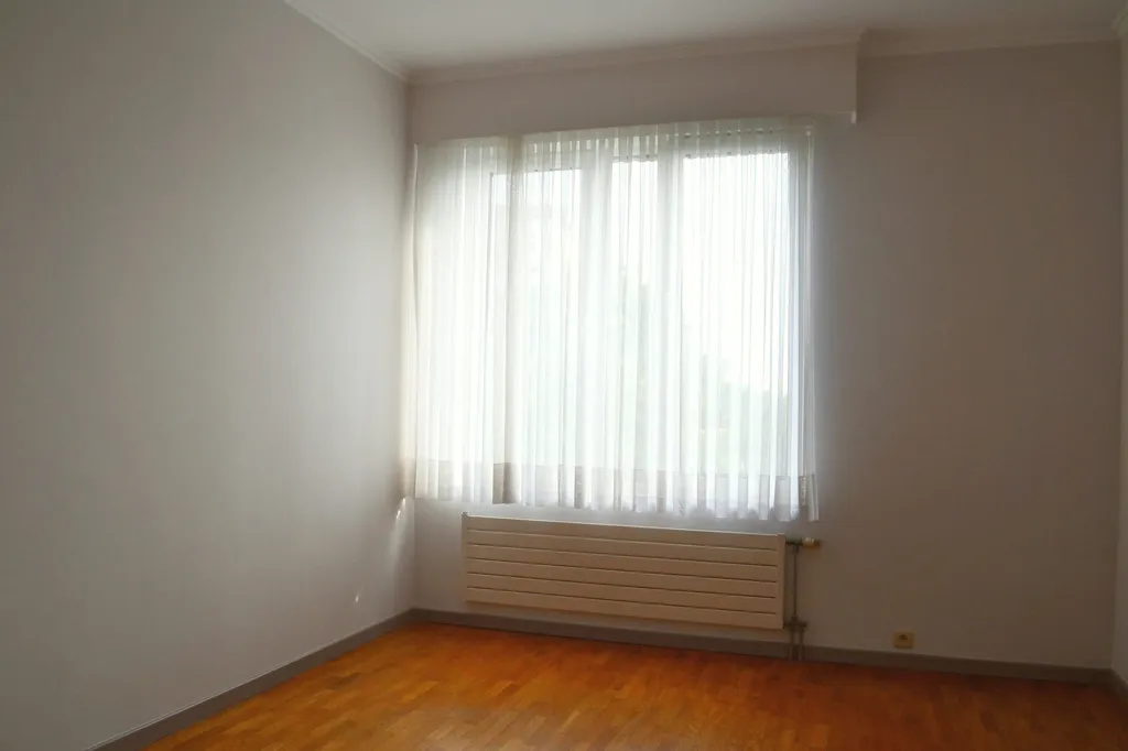 Pièces - Appartement Élégant avec Terrasse dans le Quartier des Ambassades