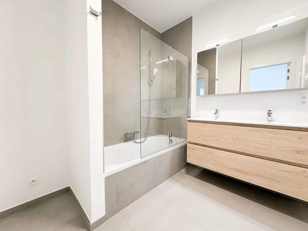 Bagni - Contemporary Flat with Terraces in Aix-Sud