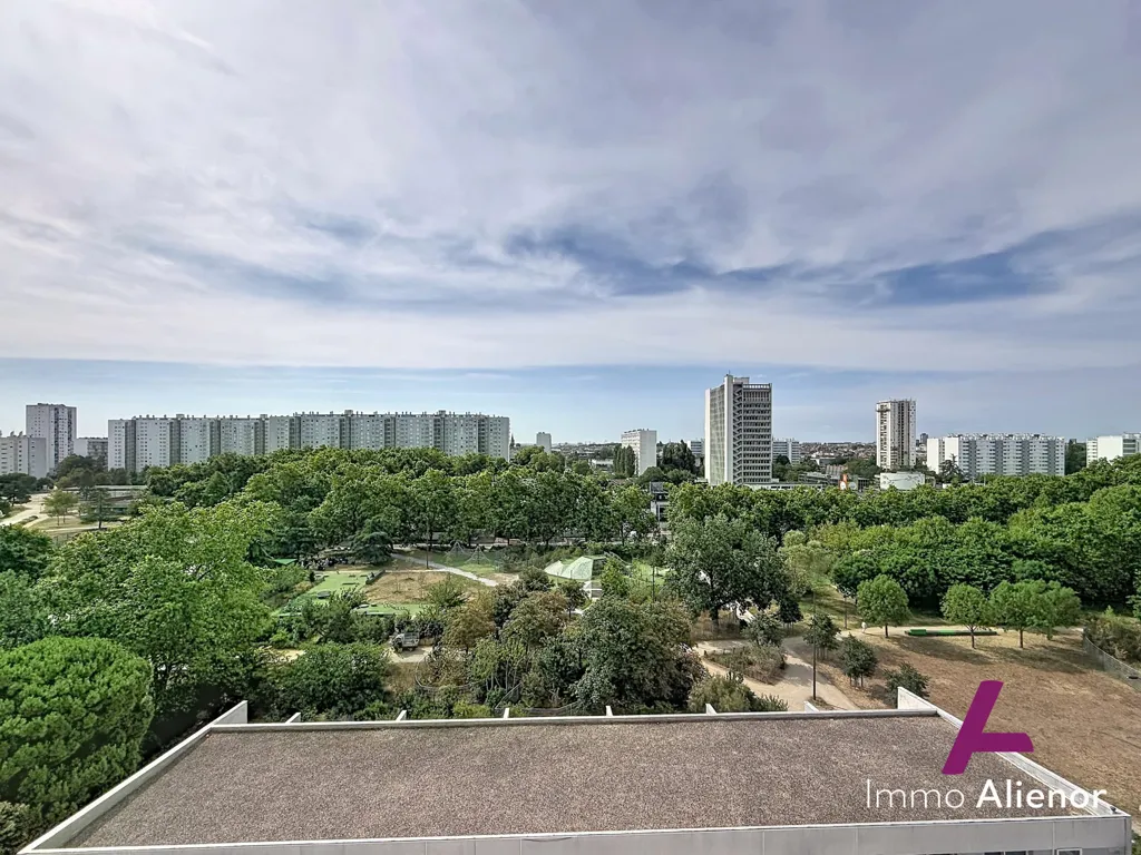 Garten - 2-Bedroom Apartment with Balcony in Bordeaux