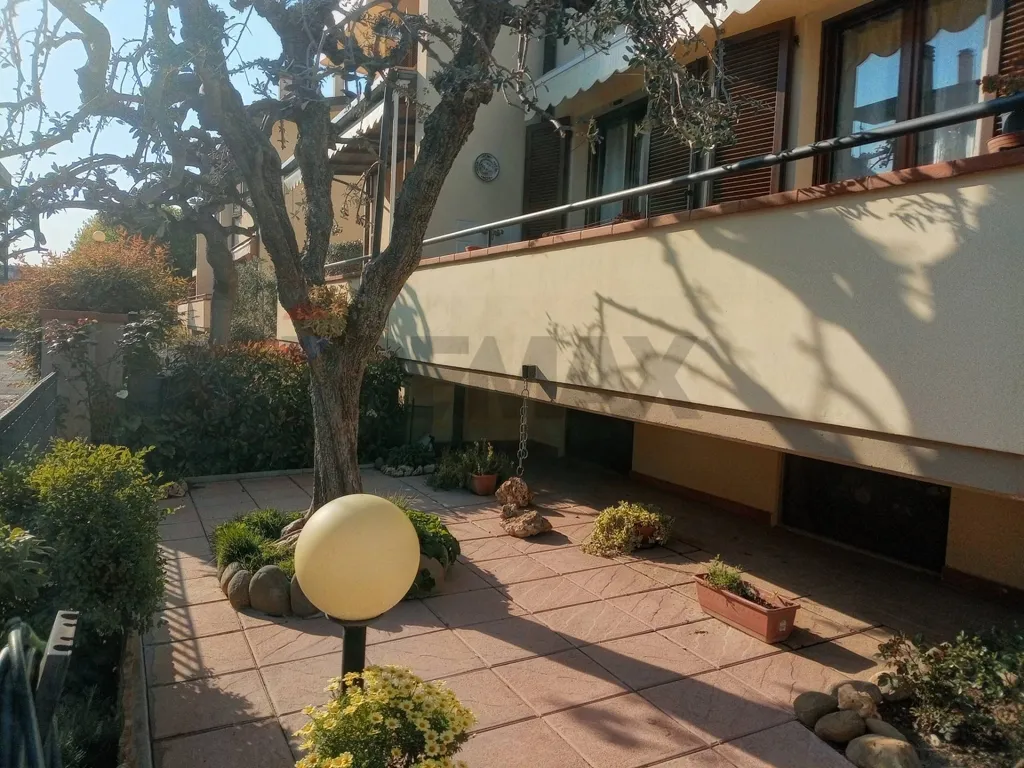 Terrass - Bifamiliar Villa with Terrace in Massa e Cozzile