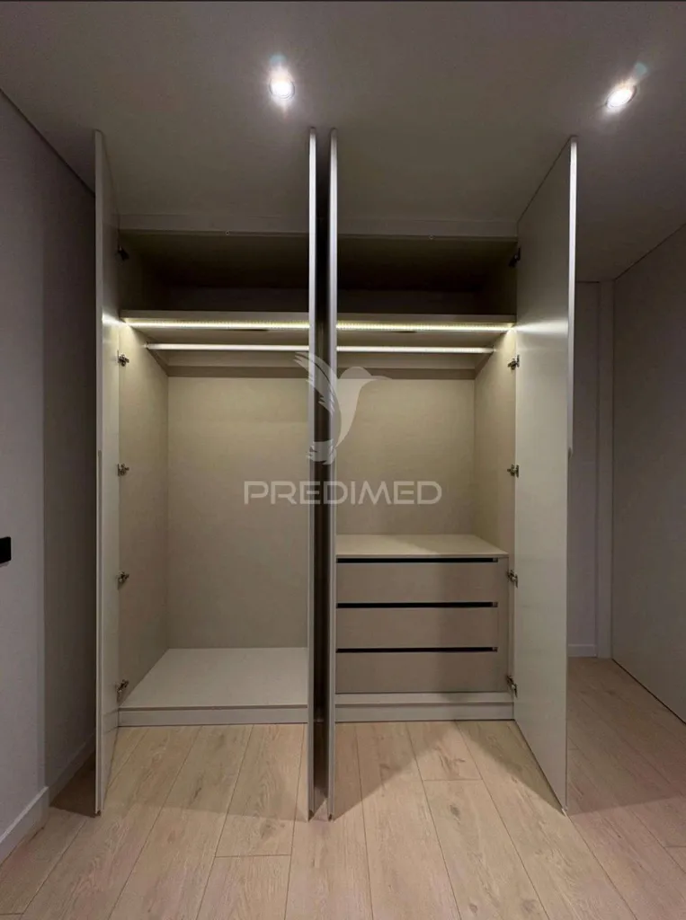 Toad - Modern Studio with Garage in Gondomar S.Cosme