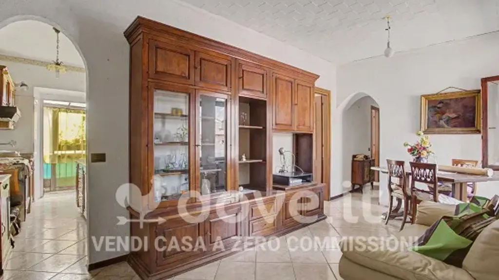 Séjour - Apartment with Balcony in Luino's Historic Centre