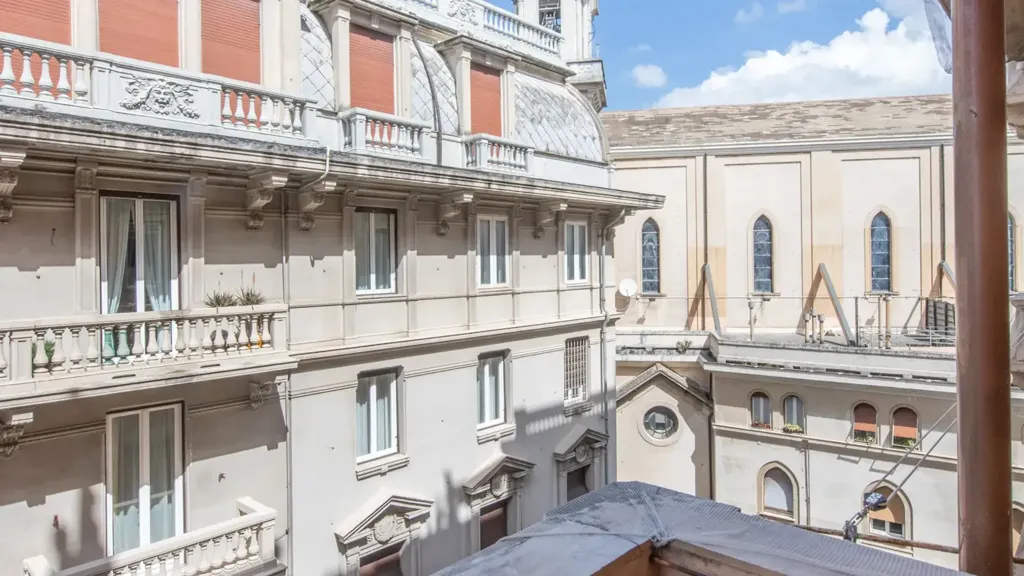 Rõdu - Period Apartment with Balcony in Genoa