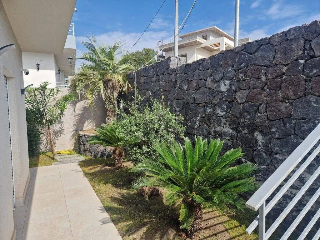 Jardin - Luxury Villa with Pool in Gravina di Catania