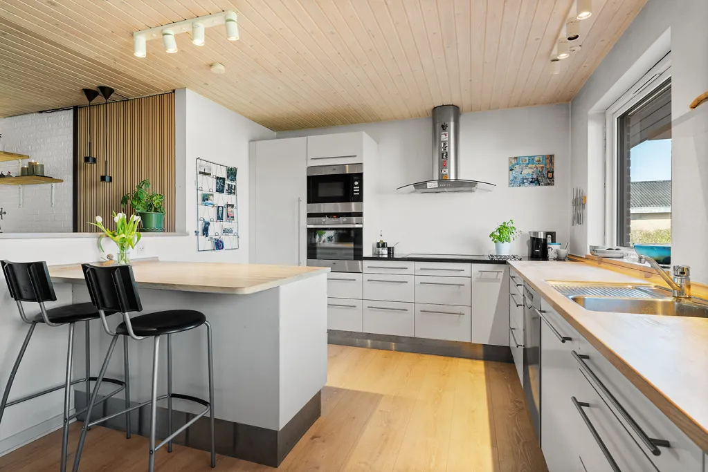 Cuisine - 1-Plan Villa with South-Facing Terrace in Quiet Area