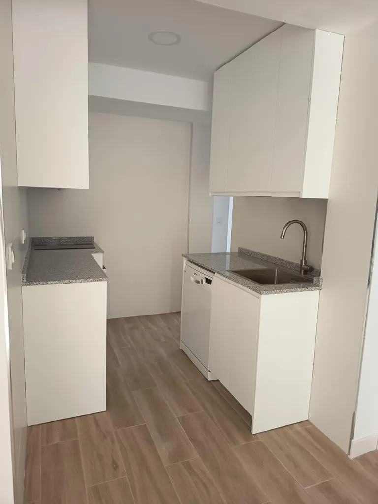 Cuisine - Furnished Flat with Balcony in Macarena