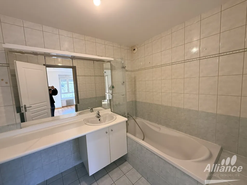 Vannitoad - Bright 3-Bed Apartment in Étouvans