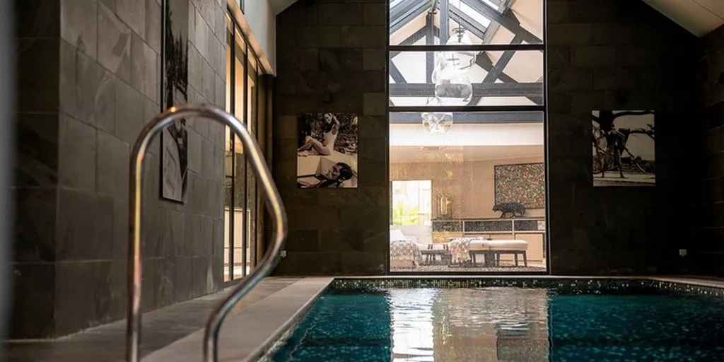 Bassein - Villa with Indoor Pool in Mouscron