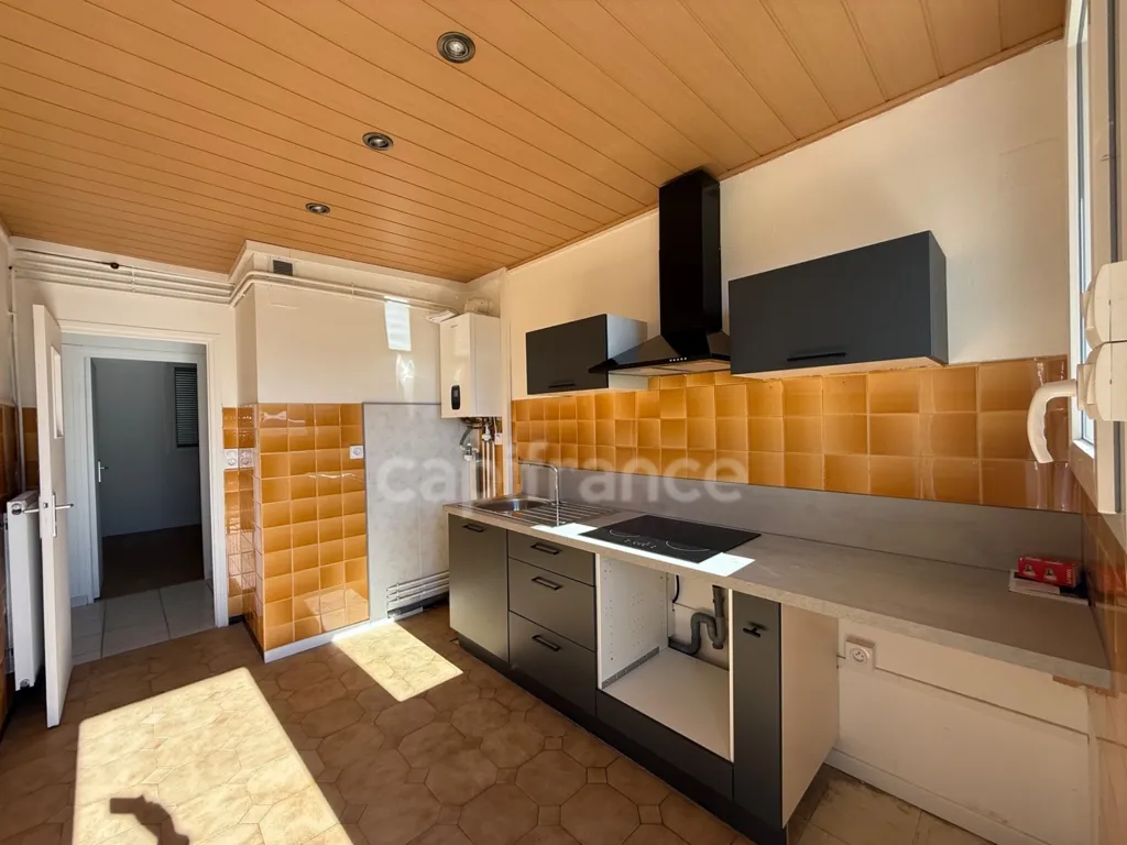Köök - Renovated 3-Bed Flat with South View in Hautes-Pyrénées