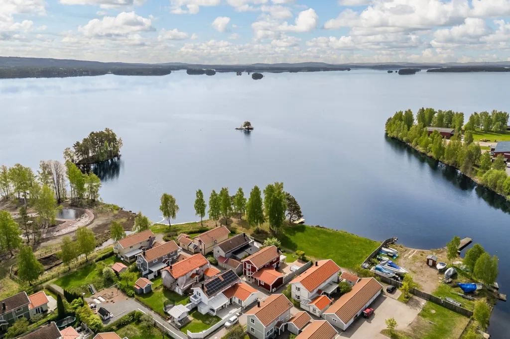 Vue aérienne - Villa with Lake View in Falun