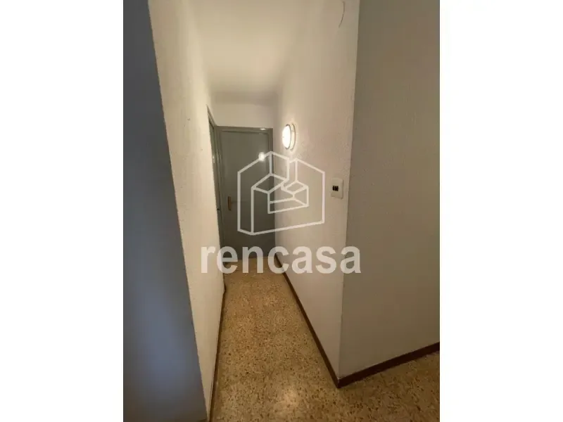 Esik - Spacious Flat with Balcony in Instituts