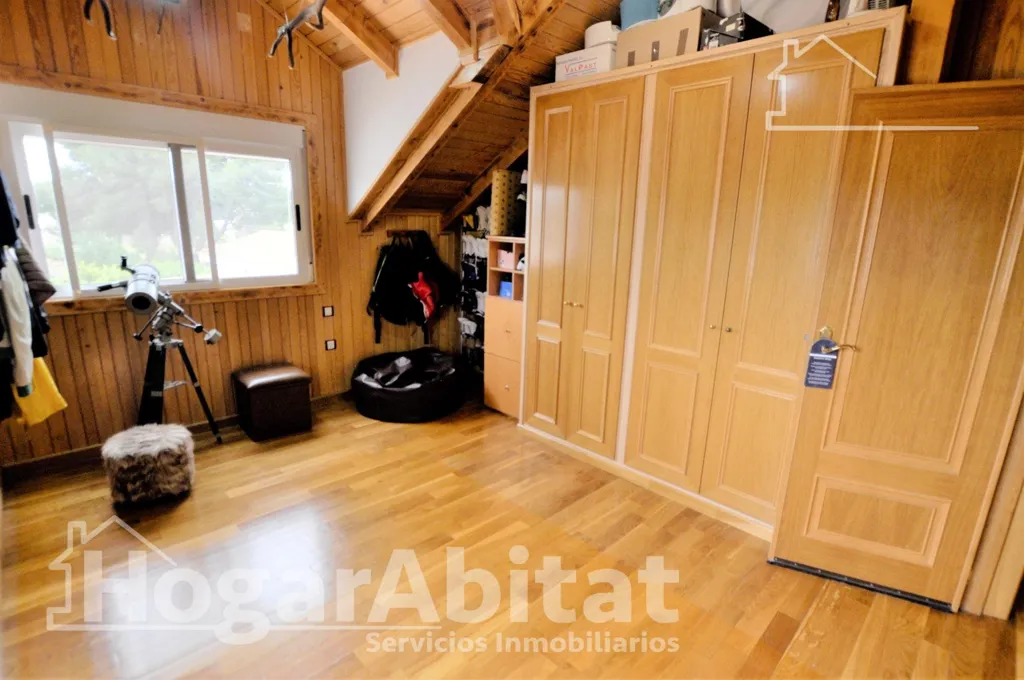 Pièces - Semi-New Chalet with Terrace in Monserrat